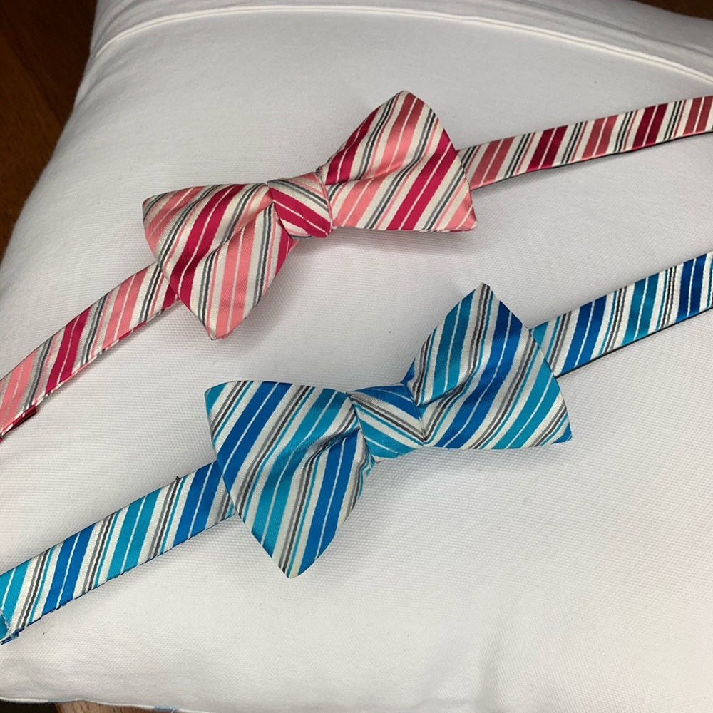 Pair of Alfani Stipped Adjustable Bow Ties. EUC